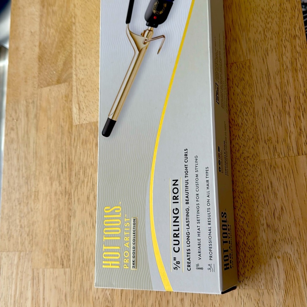 New hot tools curling iron 
Size 5/8
Pro Artist 
24k gold collection